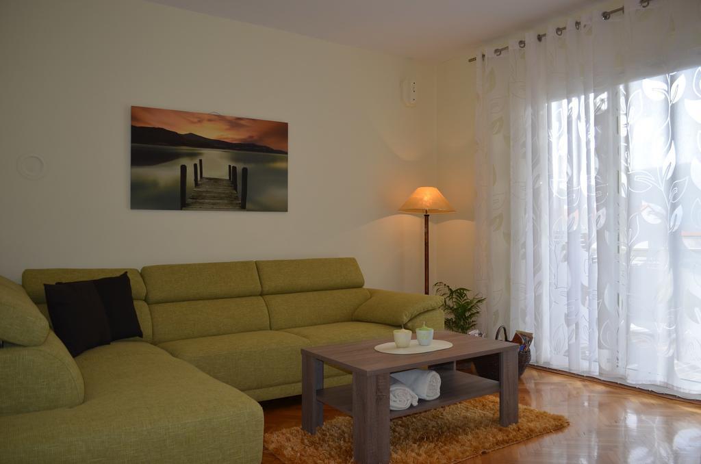 Apartments Mihalic Baška Habitación foto