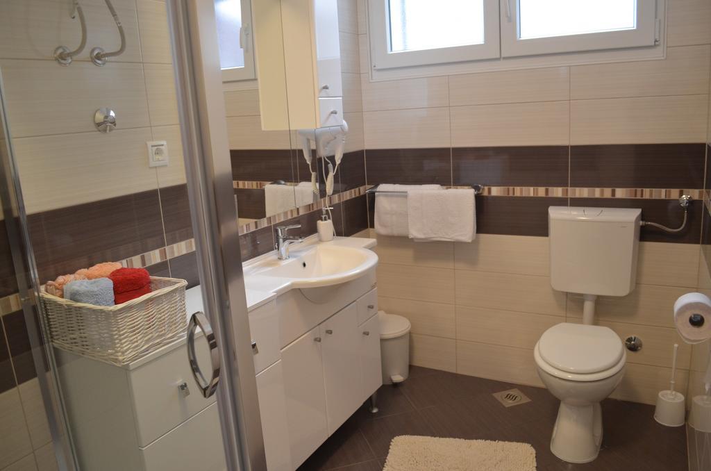 Apartments Mihalic Baška Habitación foto